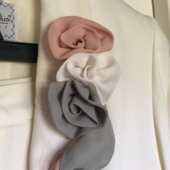 Vintage Oversized White Blazer with Shoulder Pads & Pastel Chiffon Detail (NWT) - Picture 2 of 9